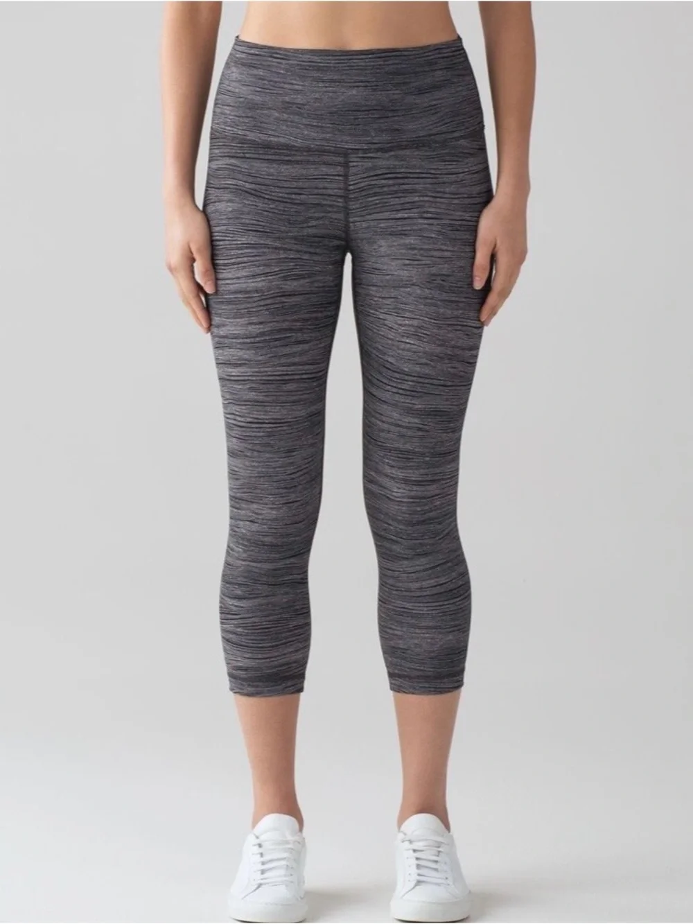 Lululemon Bit Point Ice Grey Black Wunder Under Crop 21 Inch Leggings Size 6
